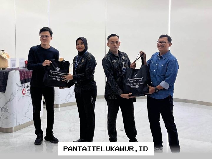 BUMN Bagikan Paket Ramadan kepada Pekerja Harian Lepas dan Penjaga Malam di Wilayah Jabodetabek