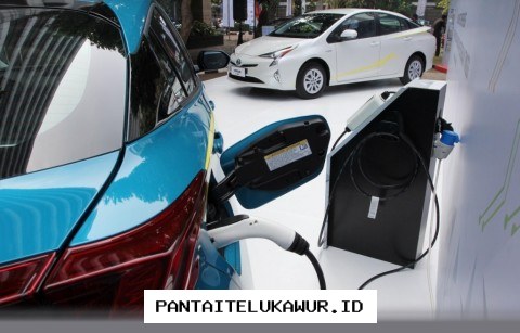 Sopir Taksi Online Rasakan Penghematan Biaya Operasional Sampai 65 Persen Setelah Beralih ke Kendaraan Listrik