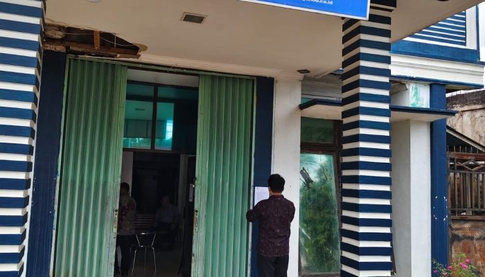 Otoritas Jasa Keuangan Menarik Izin Operasional Bank Perkreditan Rakyat Sungai Rumbai di Wilayah Sumatra Barat