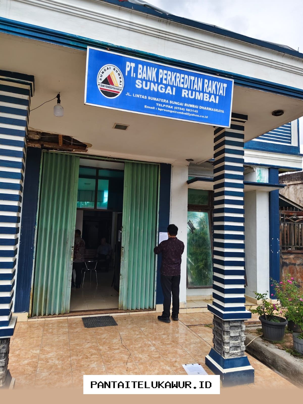 Otoritas Jasa Keuangan Menarik Izin Operasional Bank Perkreditan Rakyat Sungai Rumbai di Wilayah Sumatra Barat
