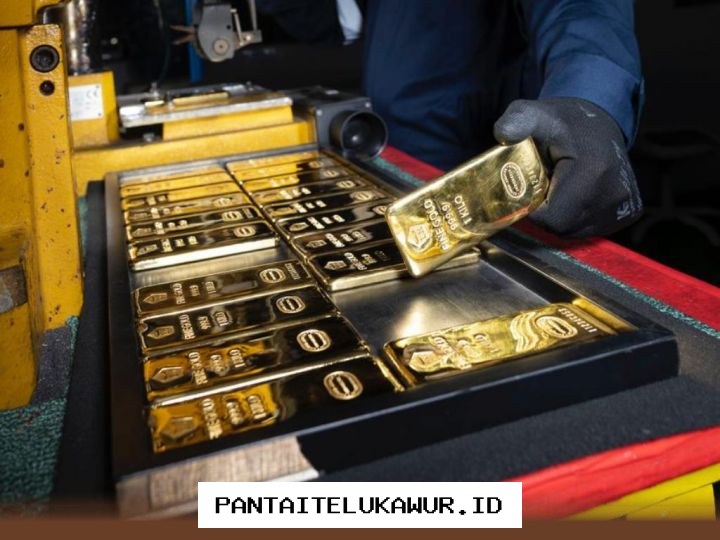 Emas Menguat Seiring Pelemahan Nilai Tukar Dolar Amerika Serikat
