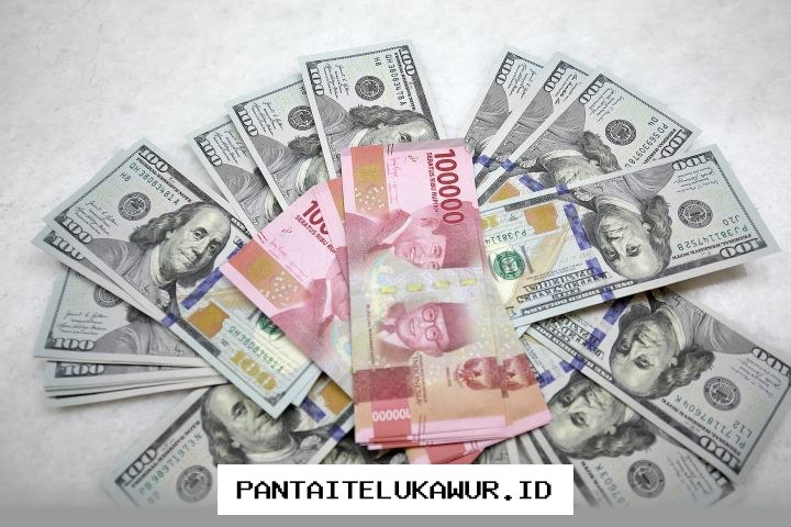 Rupiah Melemah Tipis di Akhir Perdagangan Menuju Level Rp17.667 per Dolar AS