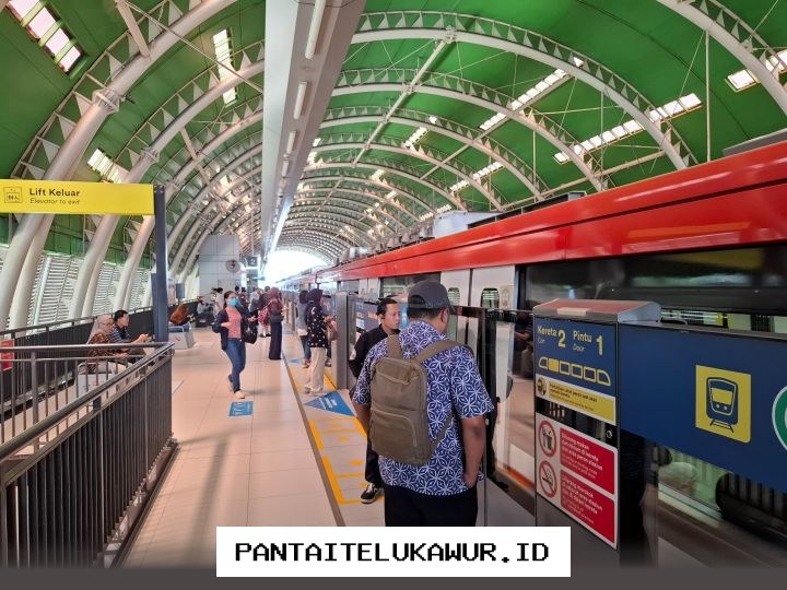 LRT Jabodebek Catat Rekor 228 Ribu Penumpang Selama Libur Lebaran Tahun Ini