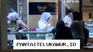 Warga Mulai Jual Emas Menjelang Tahun Ajaran Baru untuk Biaya Pendidikan Anak