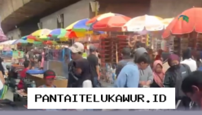 Menjelang Tahun Ajaran Baru, Permintaan Barang Sekolah di Pasar Asemka Naik Signifikan