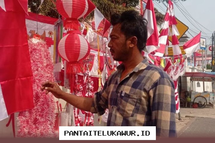 Menjelang Perayaan HUT RI, Pedagang Bendera Meraih Pendapatan Hingga Rp3 Juta per Hari